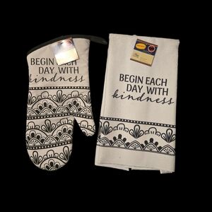 Home Collection Black and White Kitchen Linen Set